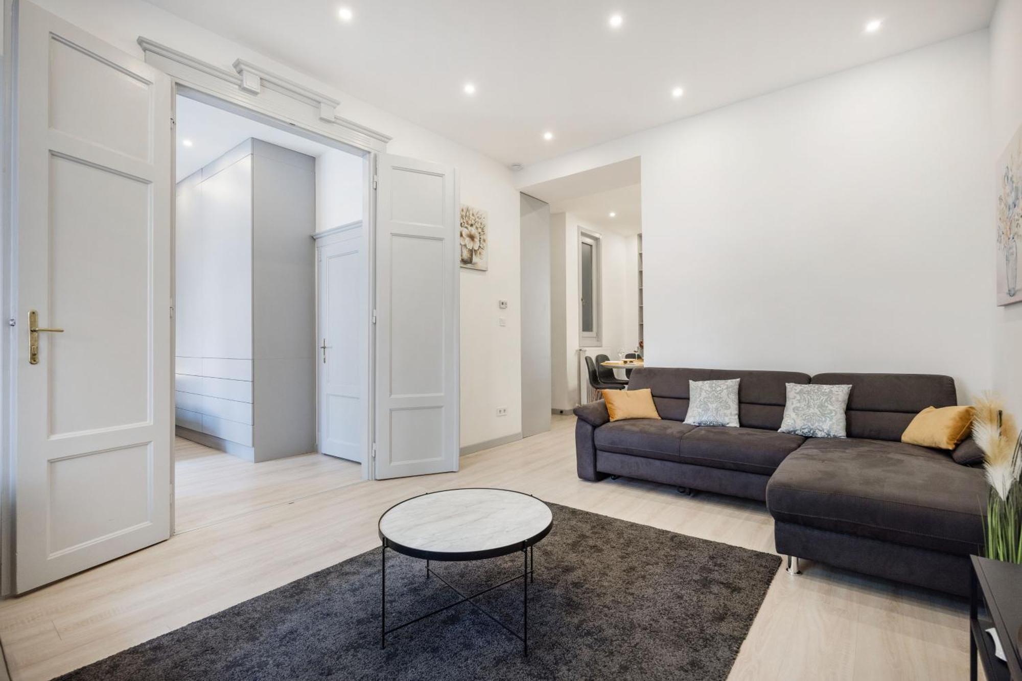 Appartement Elegant Two-bedroom In The Centre *
